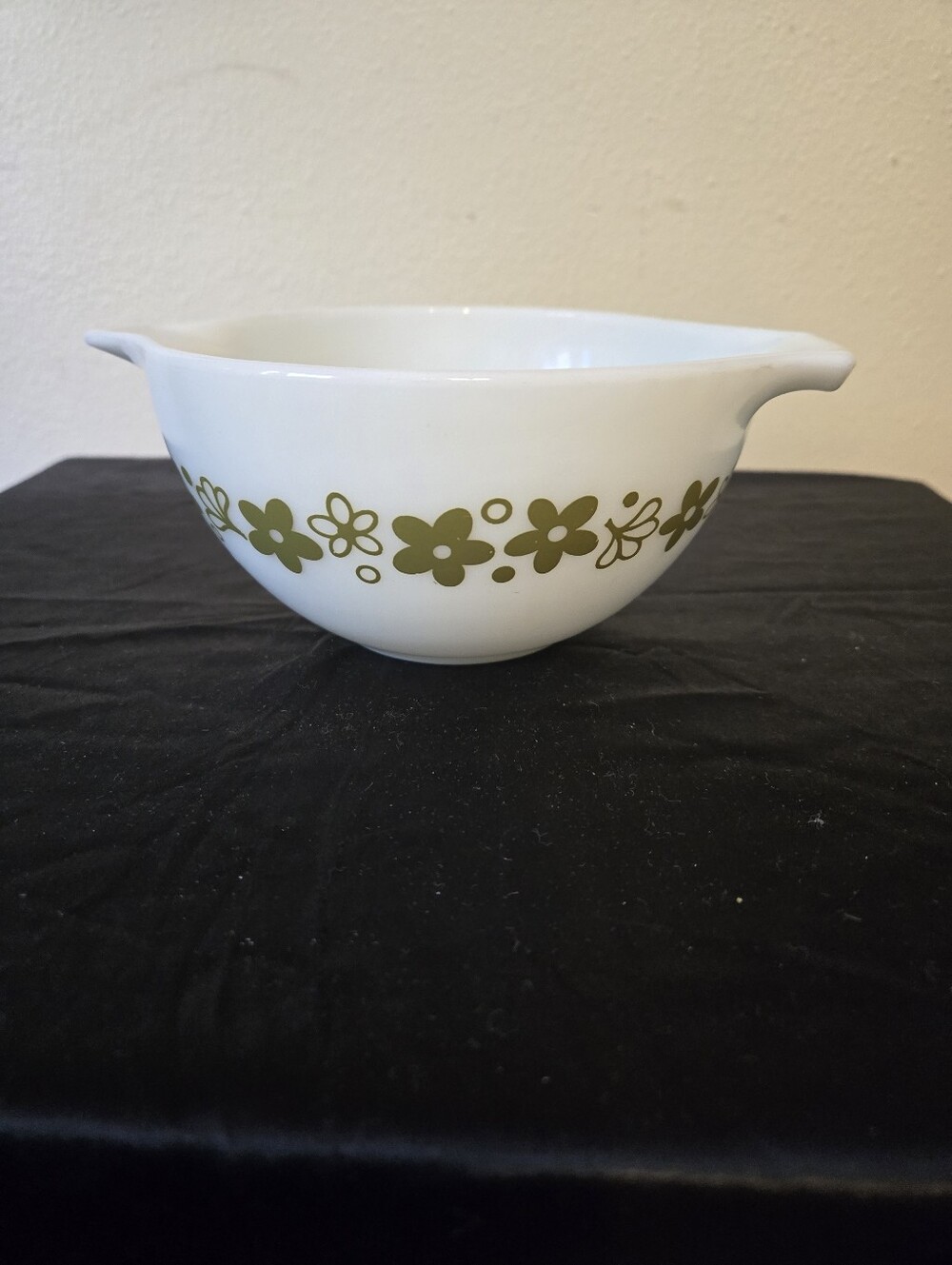 VTG Pyrex Crazy DaisyWhite Mixing Bowl with Olive Green Floral Band 1.5 Pint - Picture 4 of 6